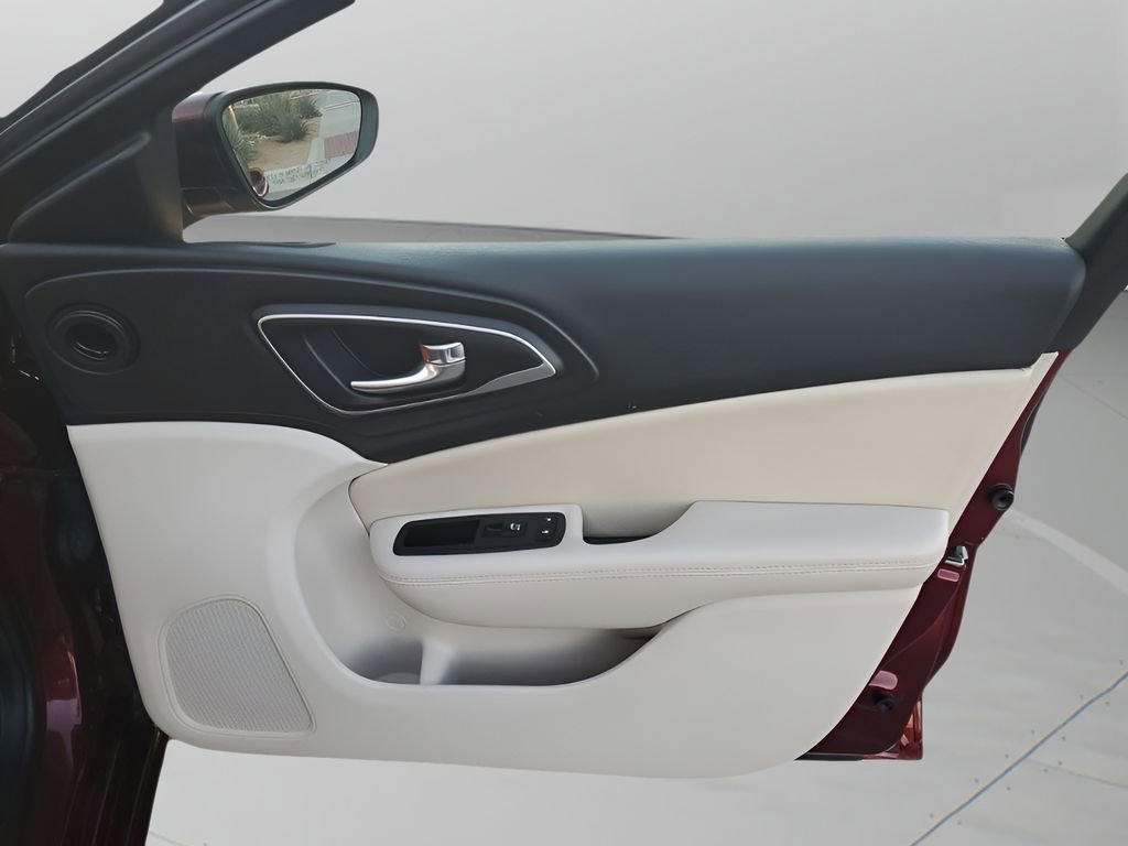 Used 2015 Chrysler 200 Limited w/ Convenience Group image 13