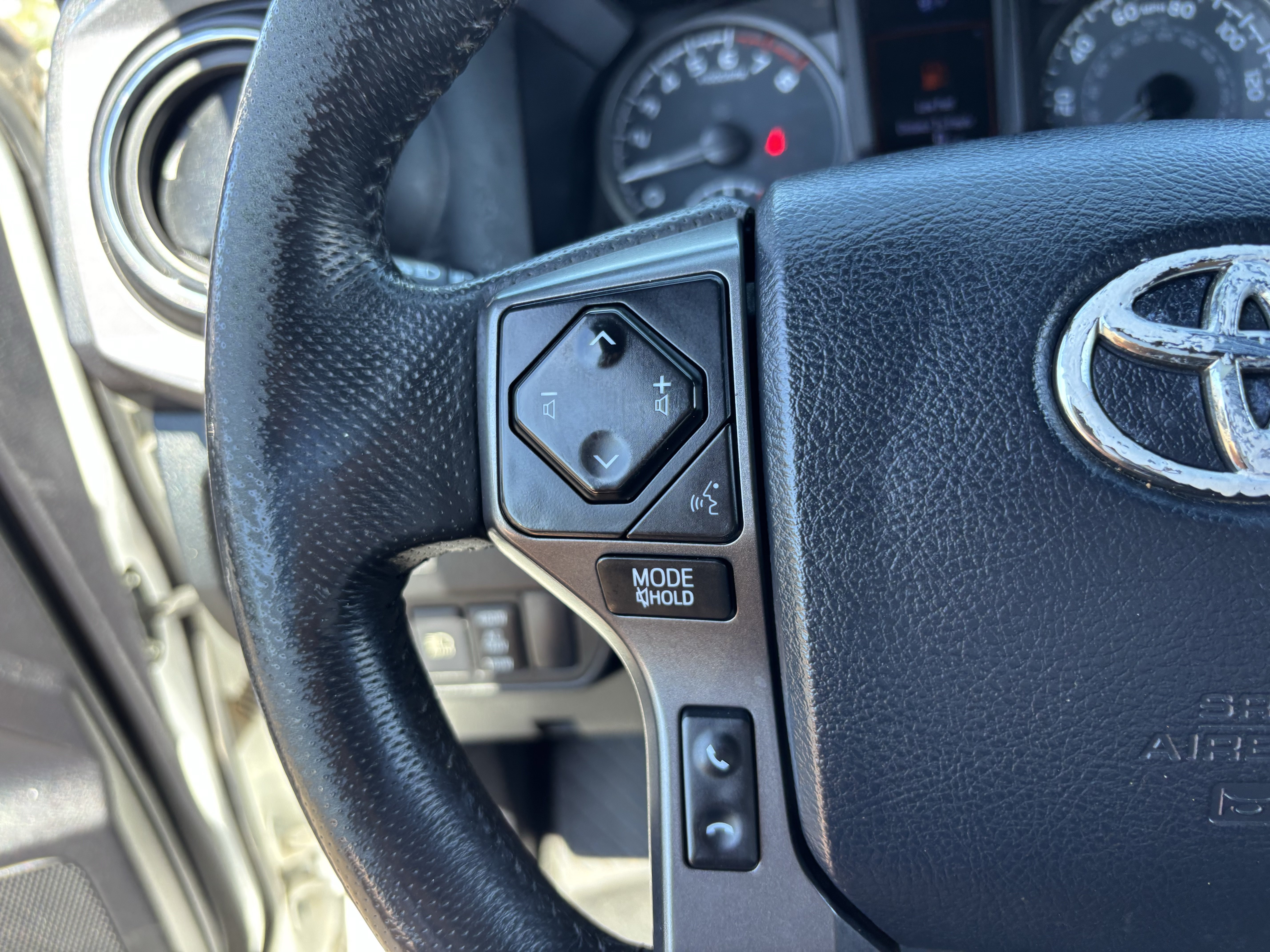 Used 2020 Toyota Tacoma TRD Off-Road AWD/4WD image 25
