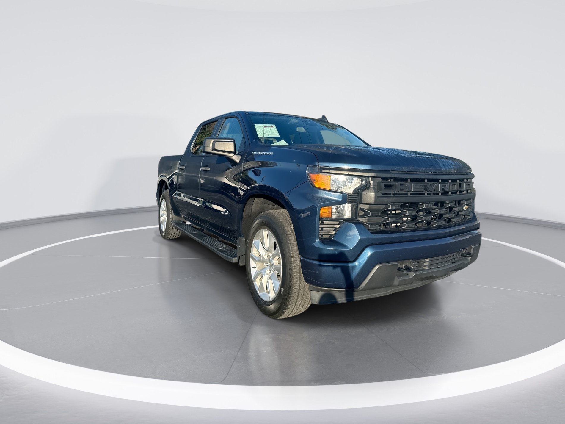 Used 2023 Chevrolet Silverado 1500 Custom RWD image 2