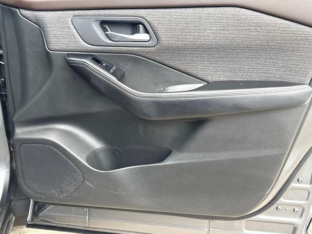 Used 2023 Nissan Rogue SV FWD image 19