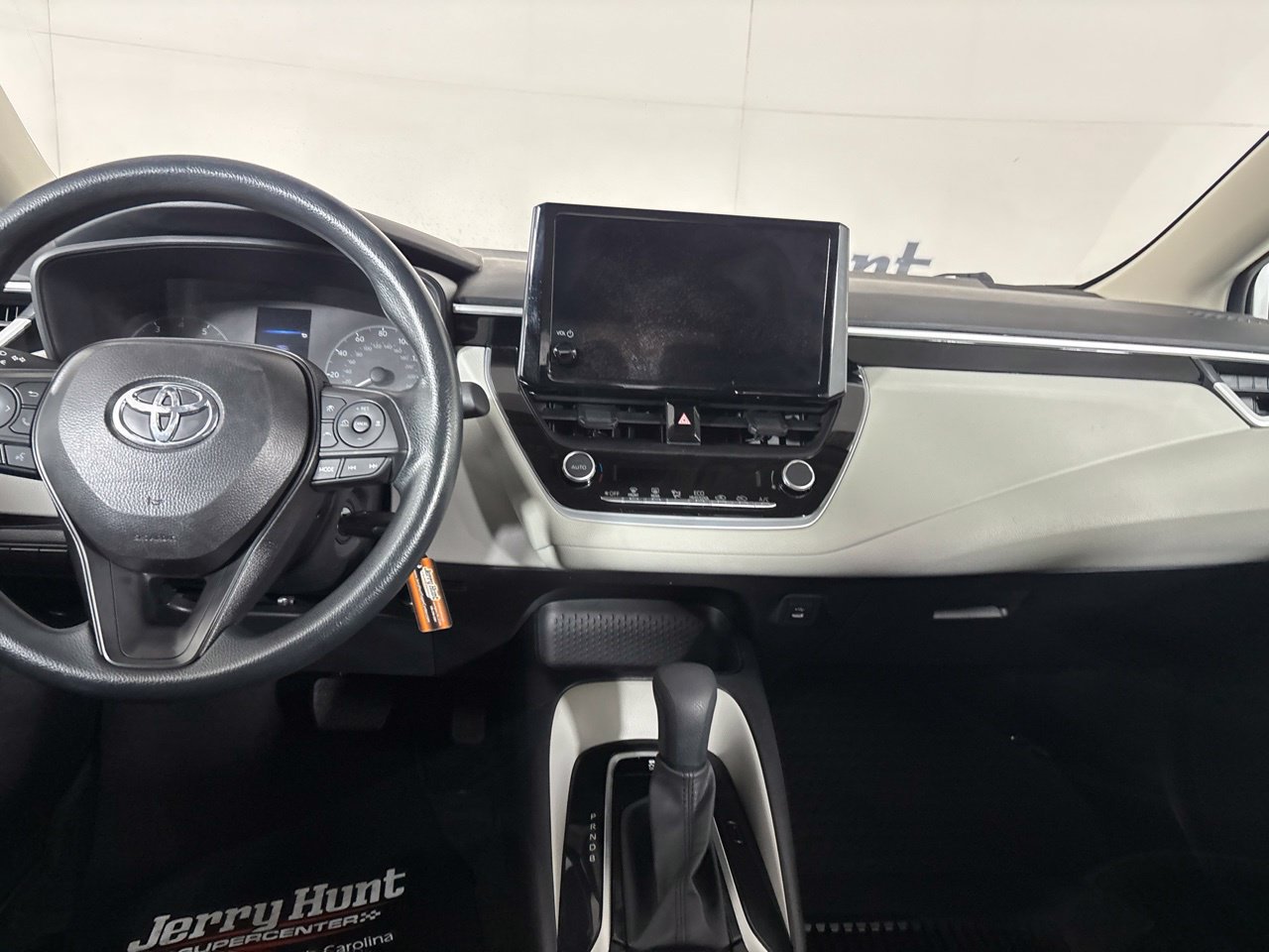 Used 2025 Toyota Corolla LE FWD image 24
