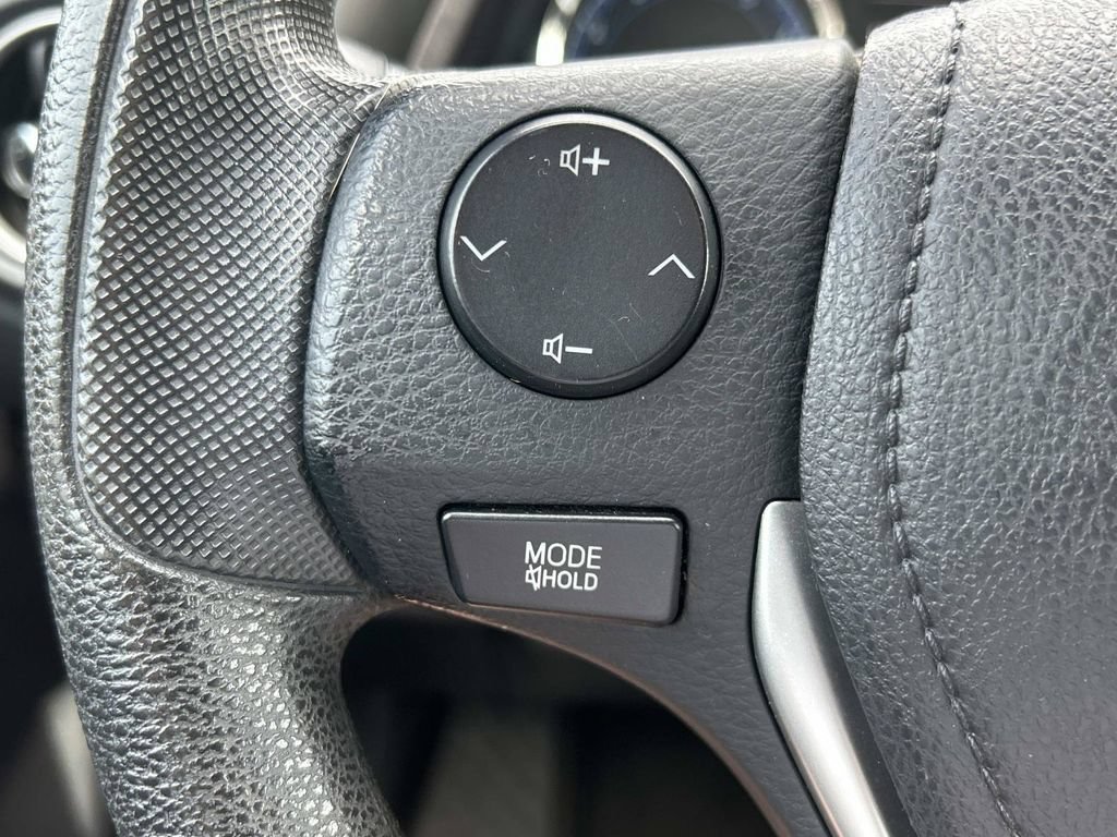 Used 2018 Toyota Corolla LE FWD image 25
