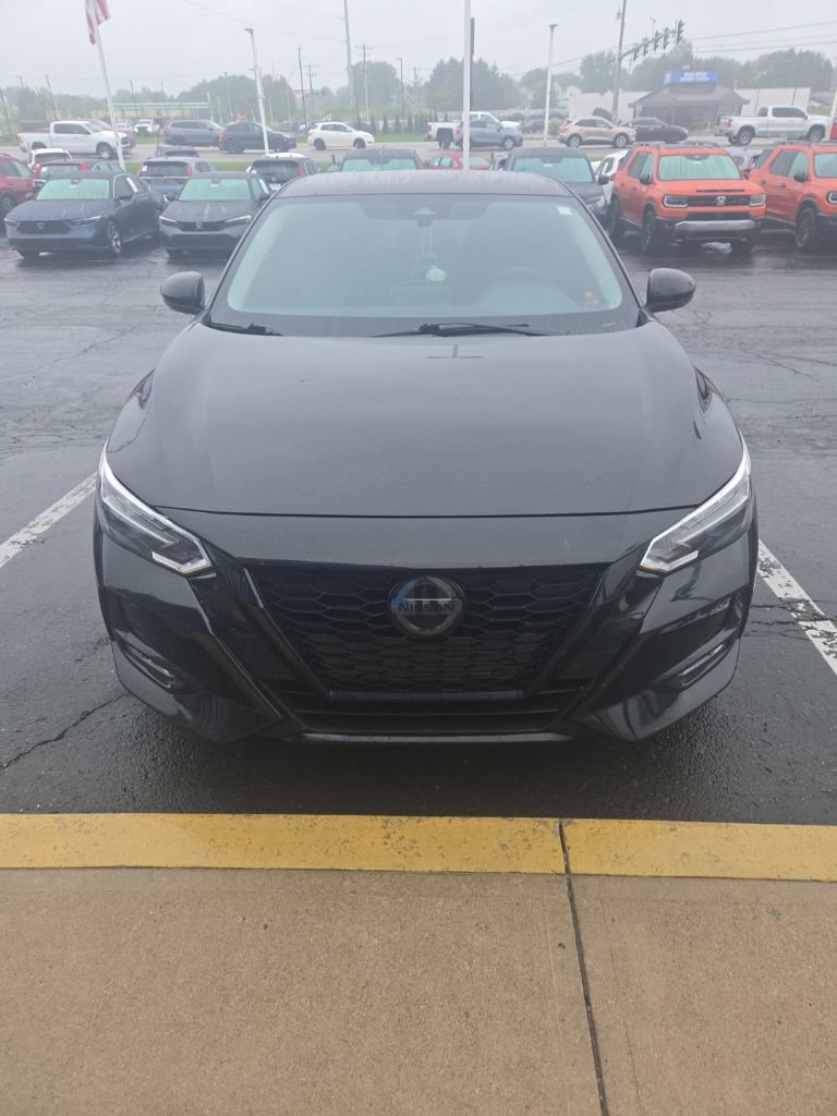 Used 2023 Nissan Sentra SR w/ Midnight Edition Package FWD image 4