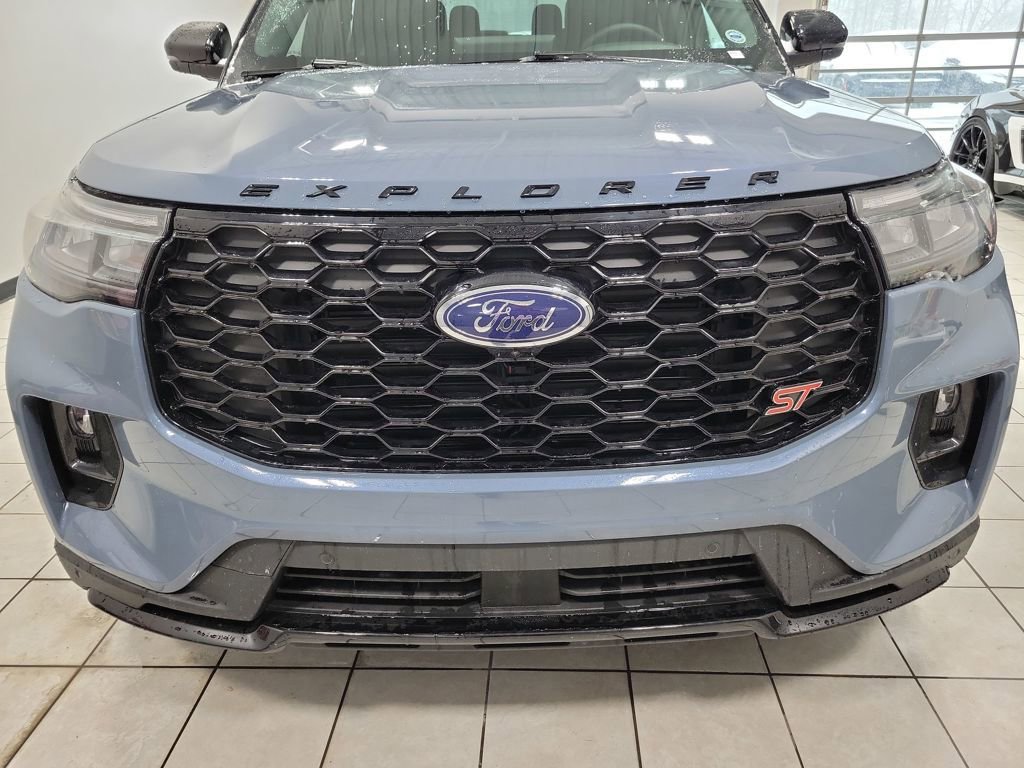 Used 2025 Ford Explorer ST image 28