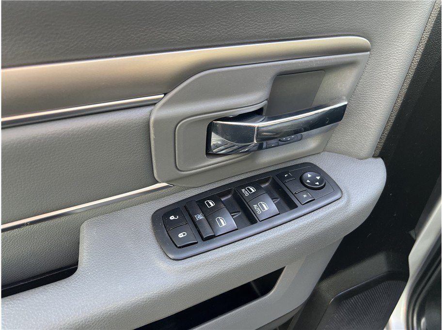 Used 2019 RAM 1500 Classic SLT RWD image 15