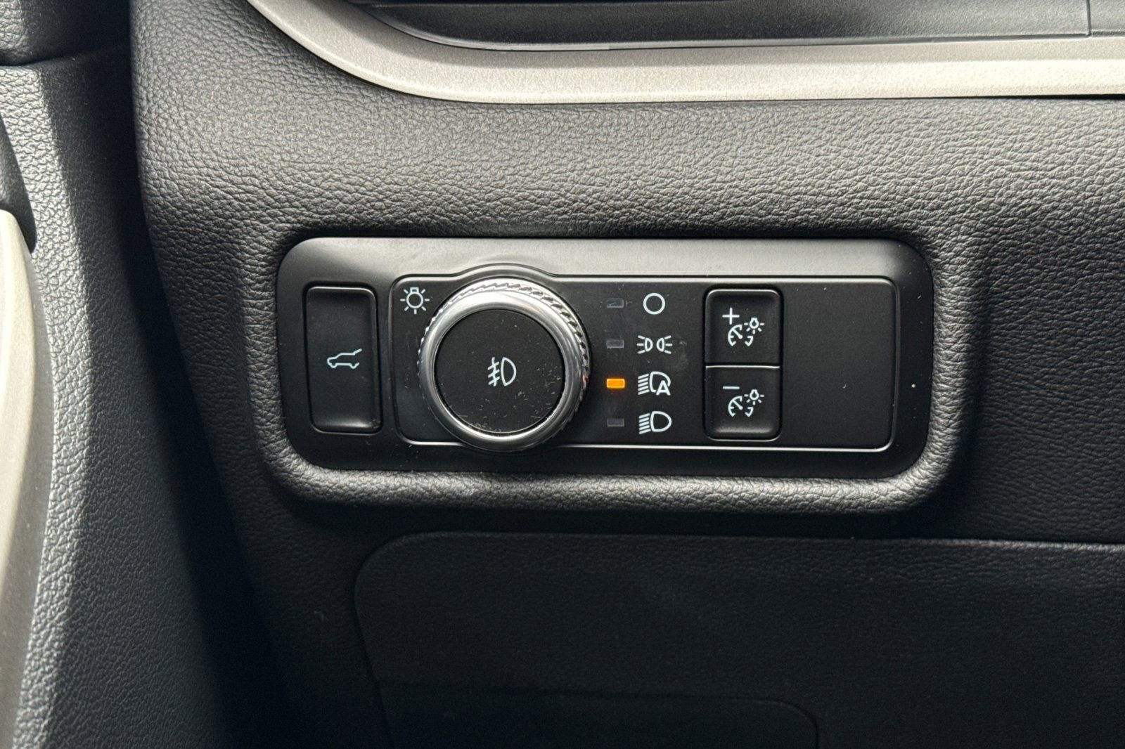 Certified 2023 Ford Explorer XLT w/ Equipment Group 202A image 31