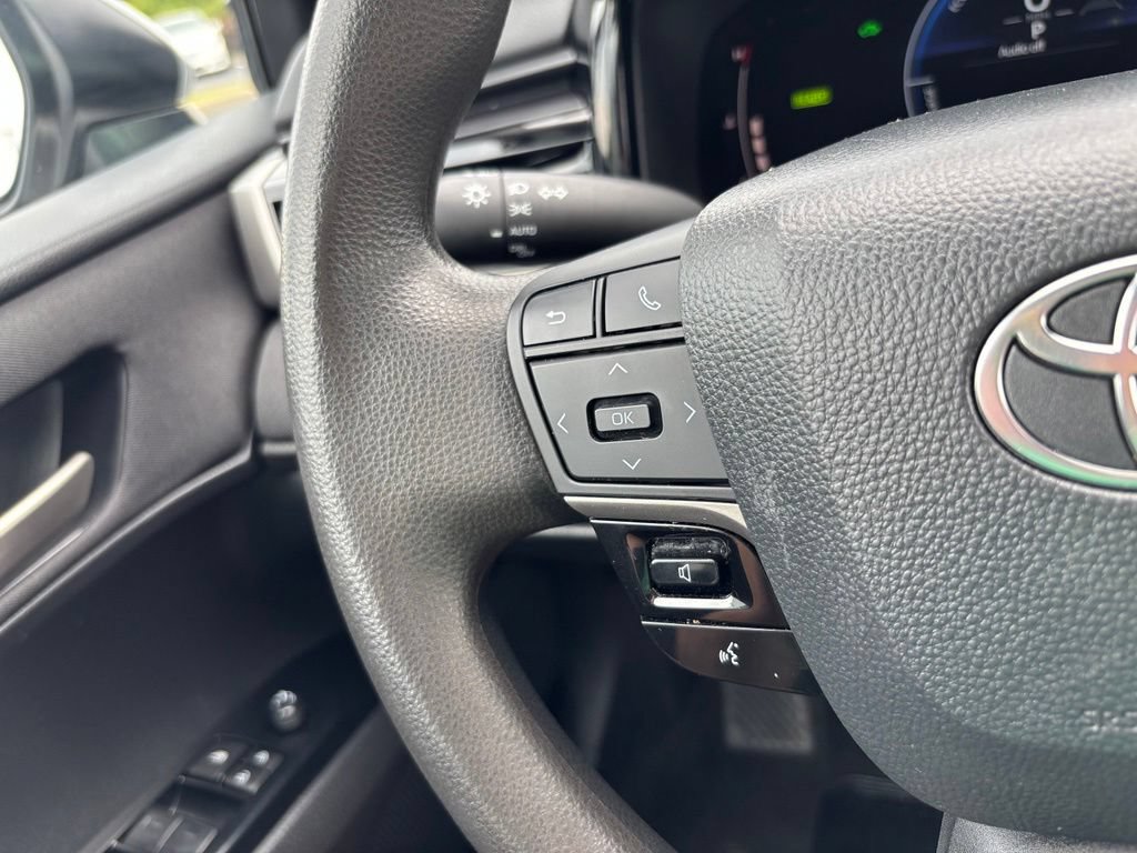 Used 2025 Toyota Camry LE FWD image 30