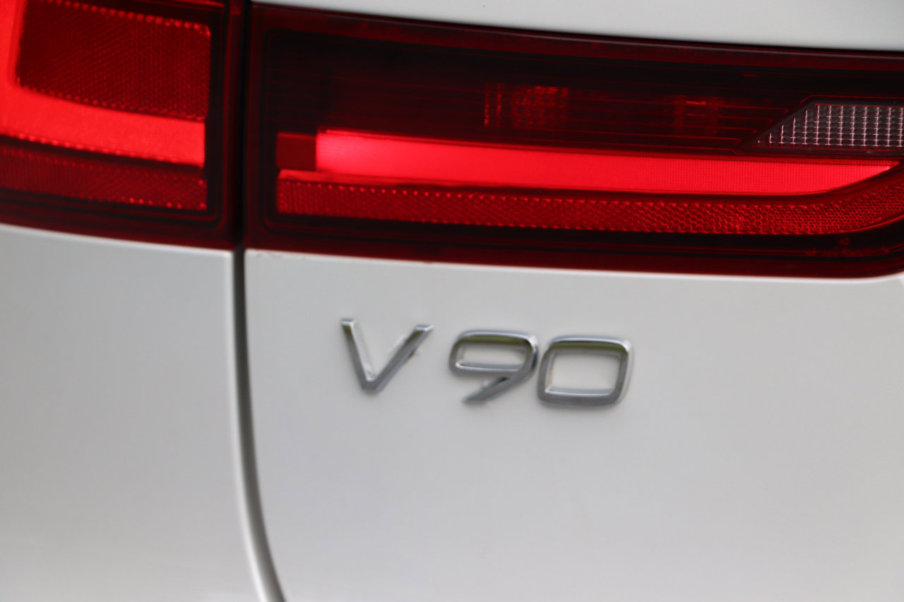 Used 2020 Volvo V90 T6 Cross Country image 5