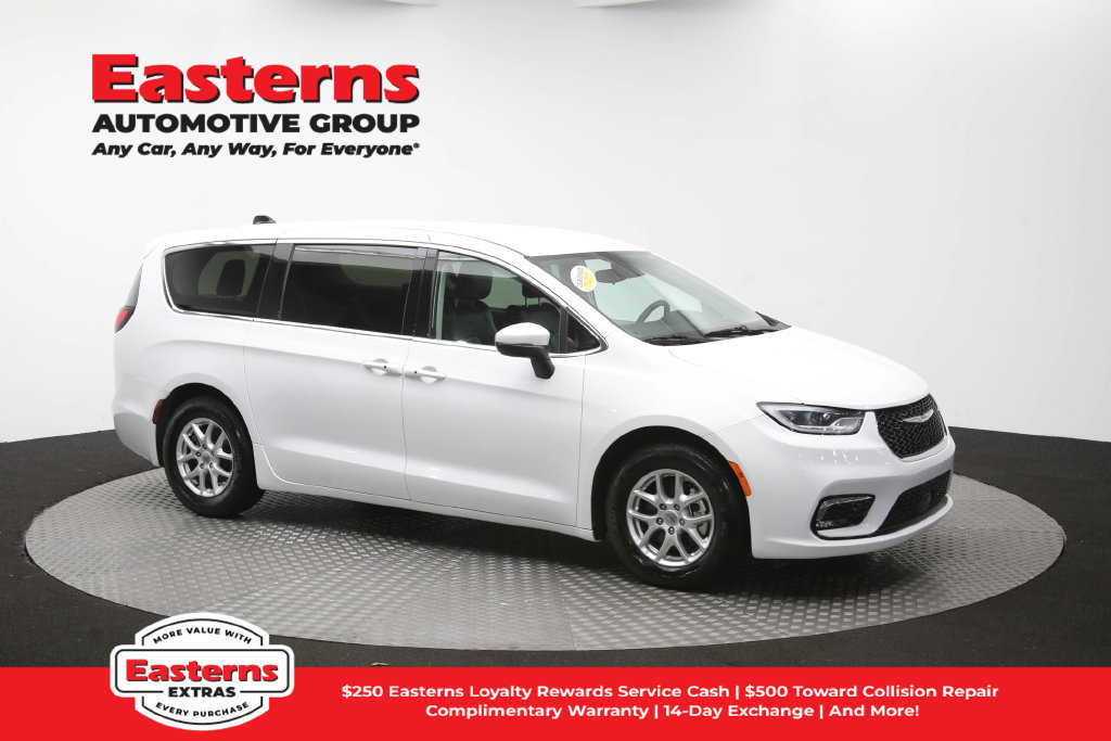 Used 2023 Chrysler Pacifica Touring-L FWD image 50