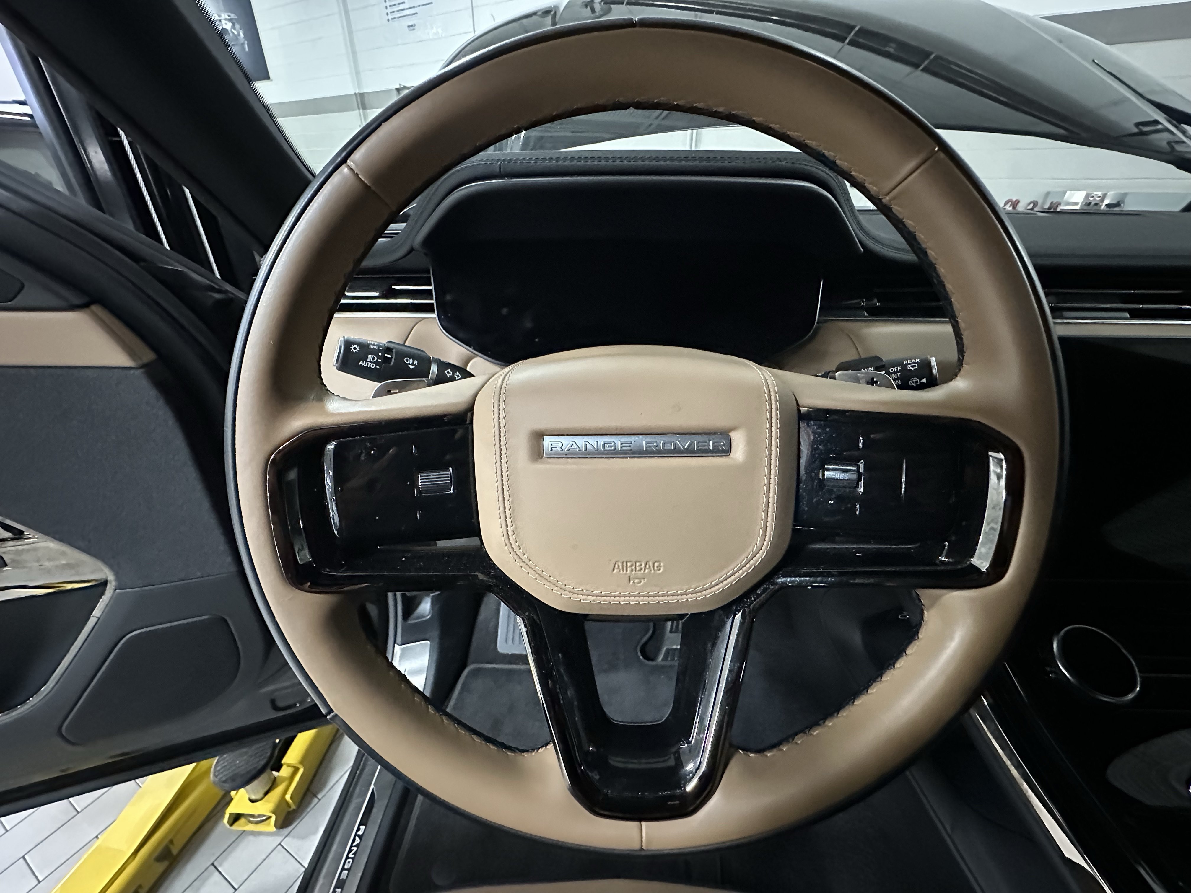 Used 2023 Land Rover Range Rover Sport SE Dynamic AWD/4WD image 17