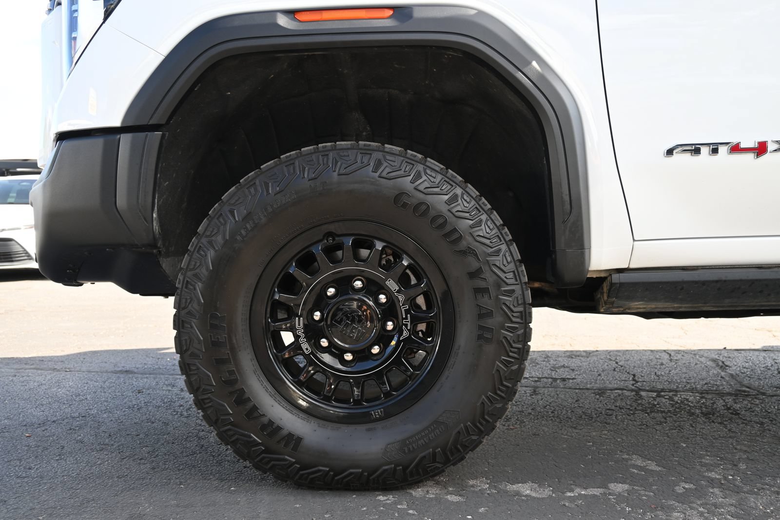 Certified 2026 GMC Sierra 2500 AT4X w/ AT4X AEV Edition AWD/4WD image 28