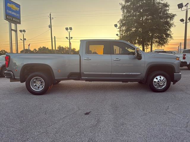 Certified 2024 Chevrolet Silverado 3500 High Country w/ High Country Premium Package image 8