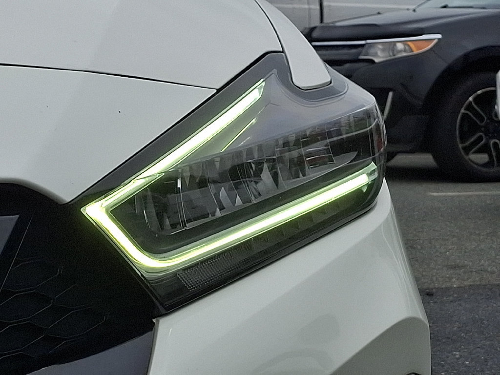 Used 2022 Nissan Maxima SR w/ Sport Mat Group FWD image 9