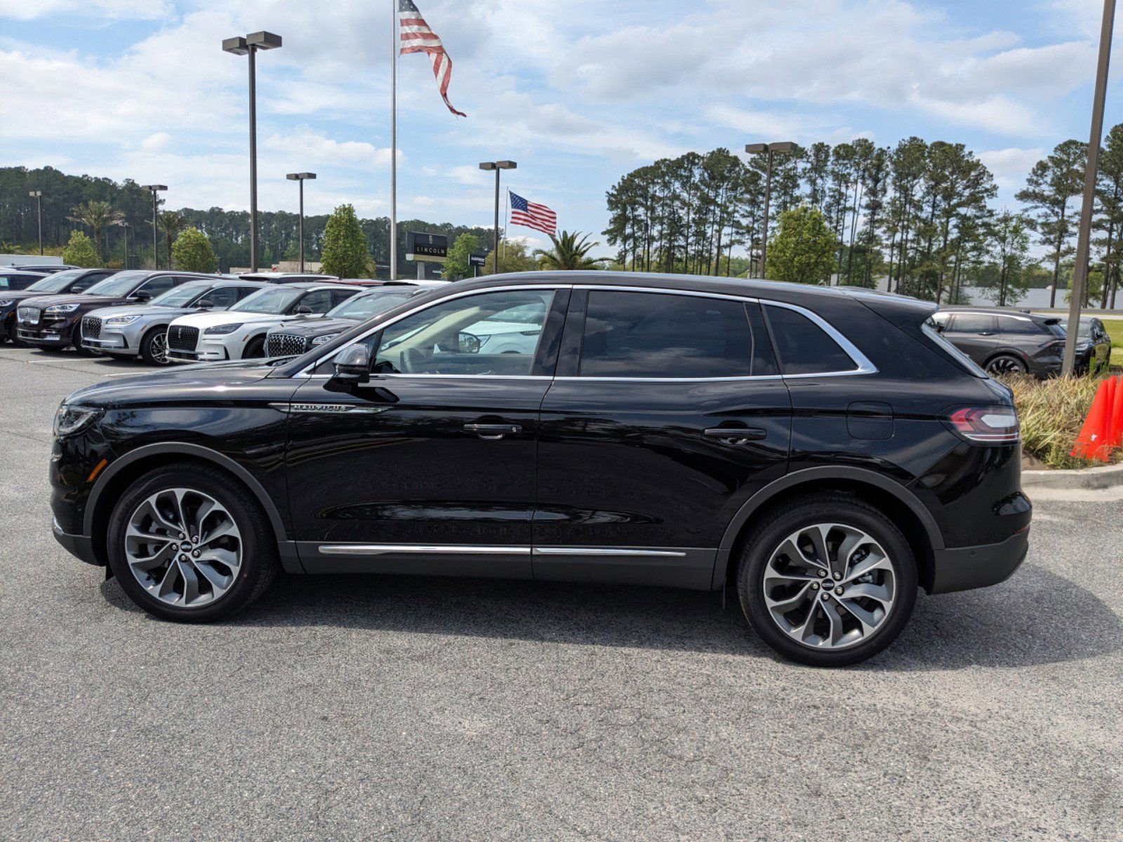 Certified 2023 Lincoln Nautilus Reserve w/ Equipment Group 201A image 10