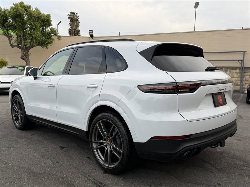 Used 2023 Porsche Cayenne S Platinum w/ Premium Package Plus image 12