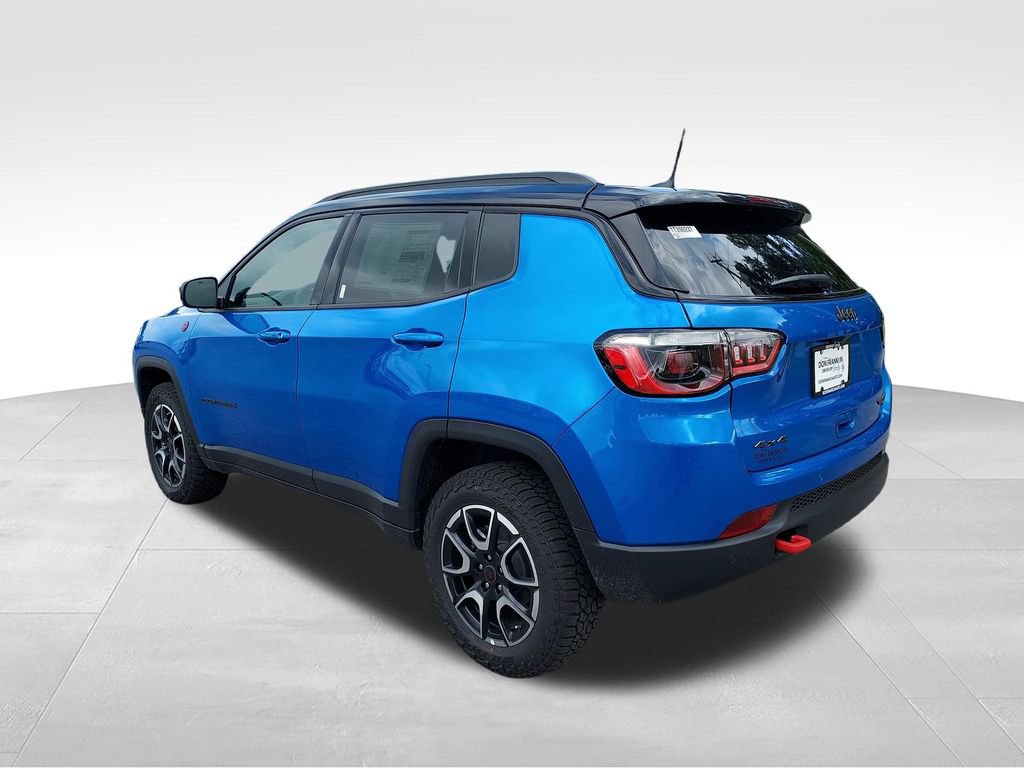 New 2026 Jeep Compass Trailhawk w/ Sun, Sound & Navigation Group AWD/4WD video 3