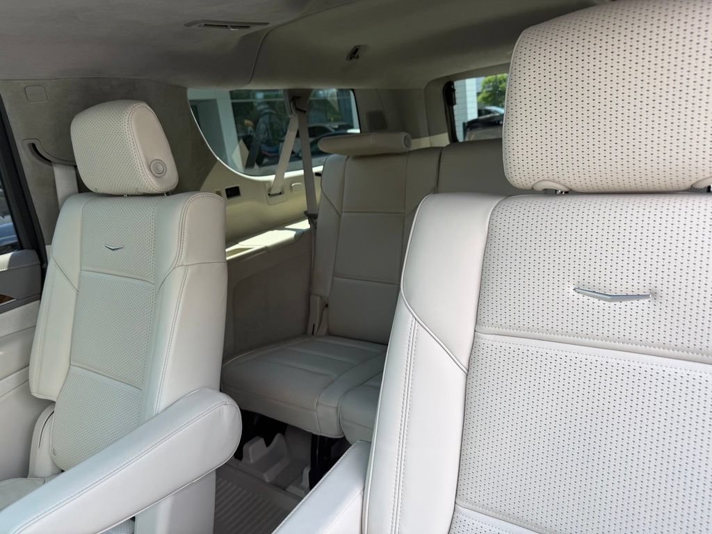 Used 2024 Cadillac Escalade ESV Sport Platinum w/ LPO, ONYX Package AWD/4WD image 21