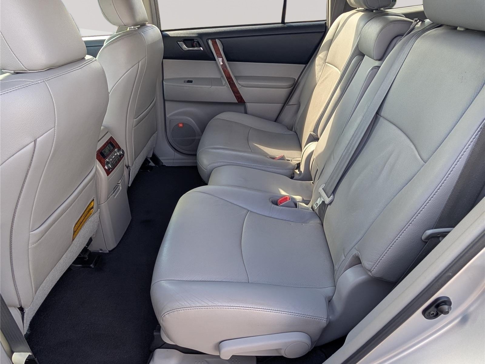 Used 2012 Toyota Highlander Limited w/ Tow Pkg AWD/4WD image 16