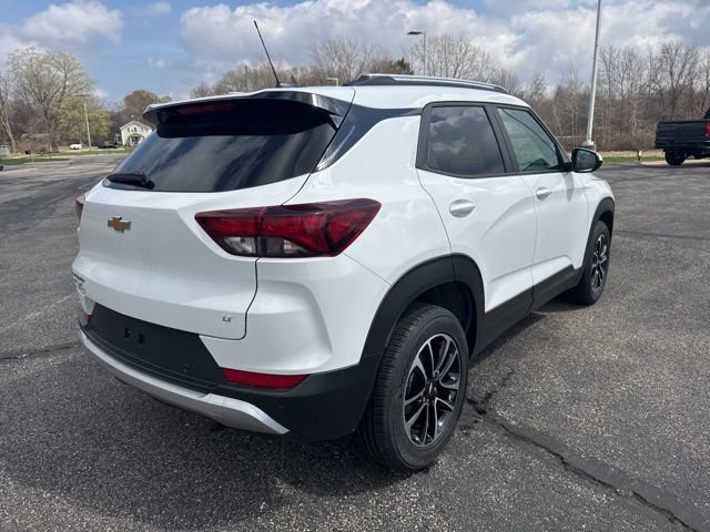 Used 2024 Chevrolet TrailBlazer LT w/ LT Cold Weather Package AWD/4WD image 3