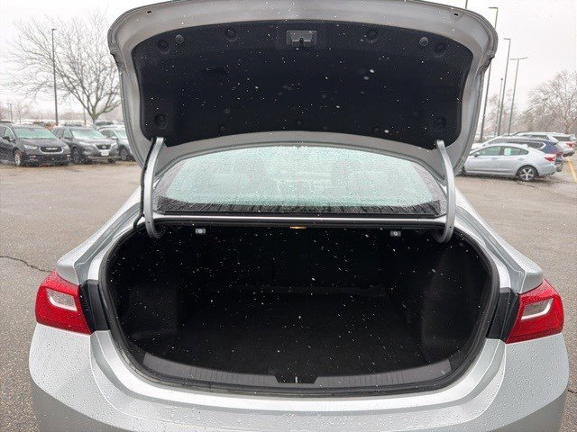 Used 2022 Chevrolet Malibu LS FWD image 17