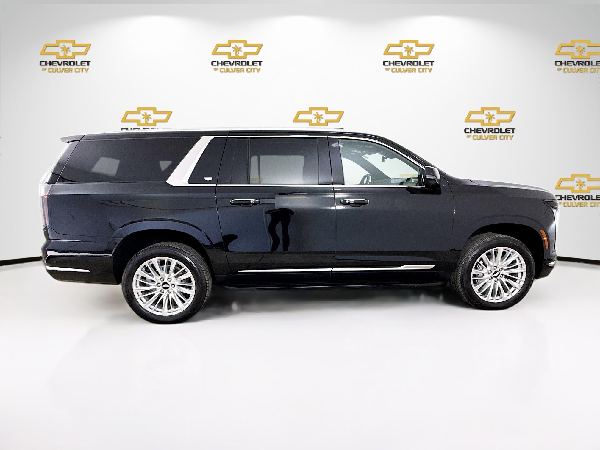 Used 2025 Cadillac Escalade ESV Premium Luxury image 8