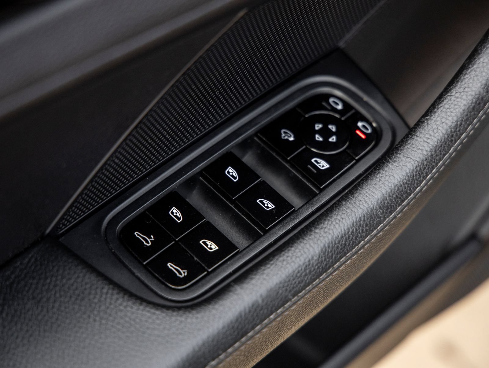 Certified 2018 Porsche Panamera 4 AWD/4WD image 21