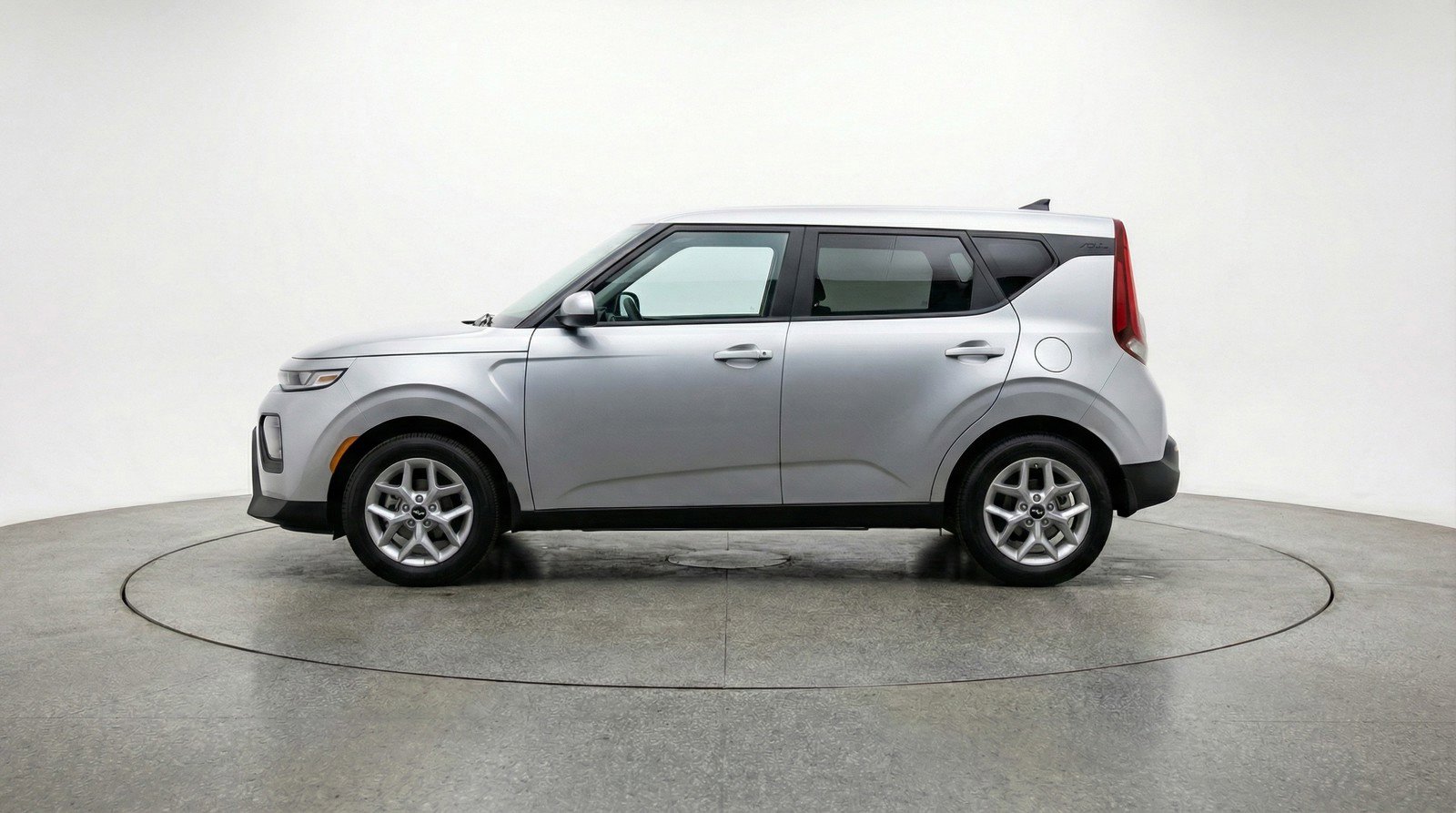 Used 2025 Kia Soul LX w/ LX Technology Package FWD image 5