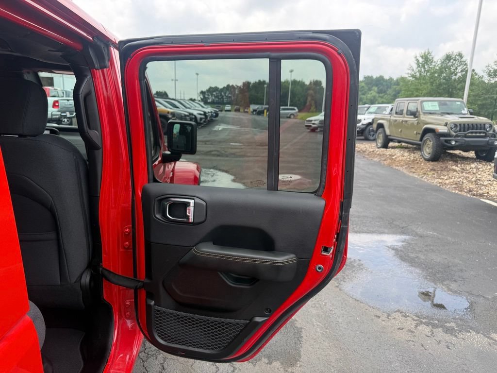 Used 2025 Jeep Wrangler Unlimited Sahara w/ Safety Group AWD/4WD image 49