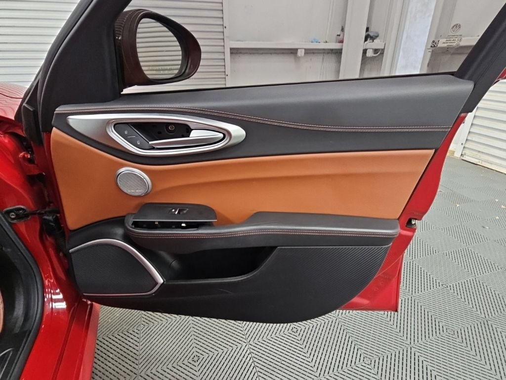 Used 2018 Alfa Romeo Giulia Ti w/ TI Performance Package RWD image 33