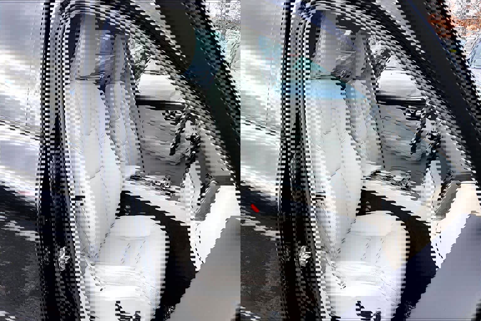 Certified 2023 Volvo XC60 B5 Plus w/ Protection Package Premier image 8