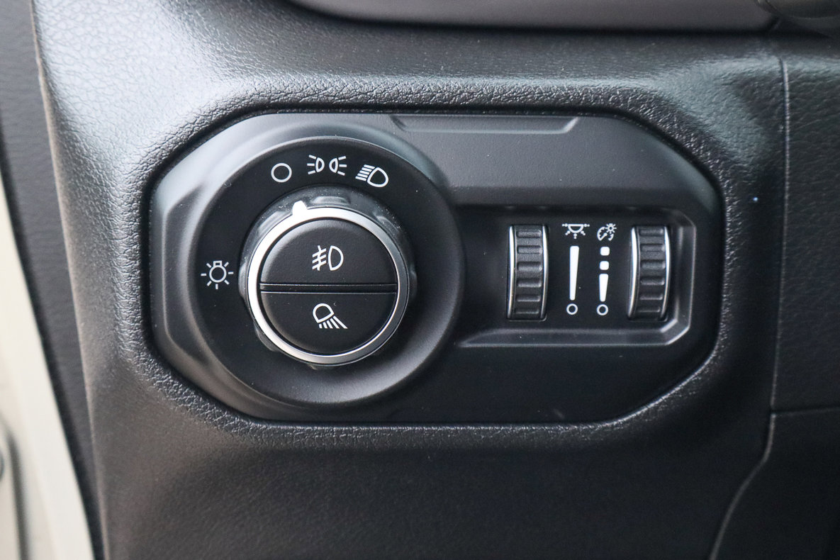 Used 2020 Jeep Gladiator Sport image 17