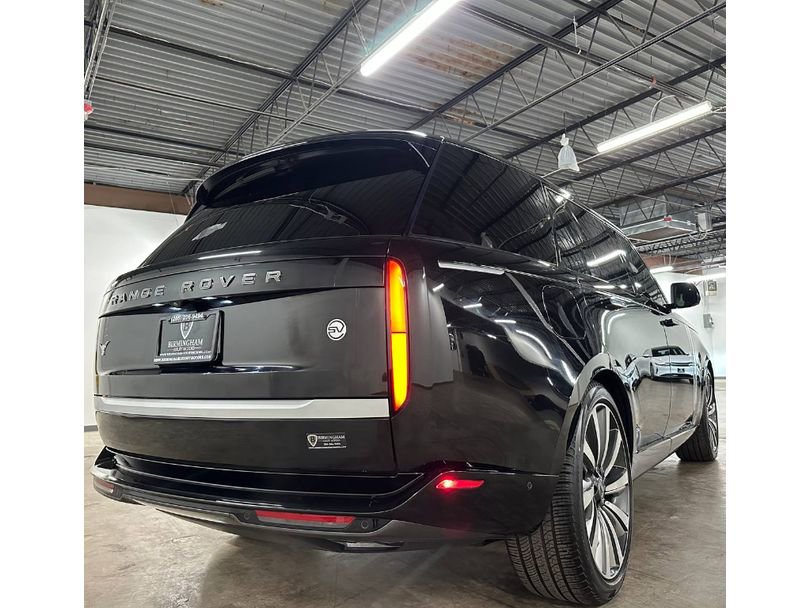 Used 2023 Land Rover Range Rover SV AWD/4WD image 13