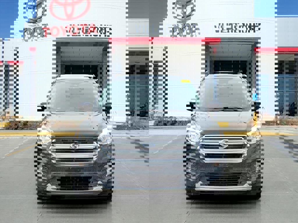 Used 2017 Ford Escape SE w/ Equipment Group 201A image 2