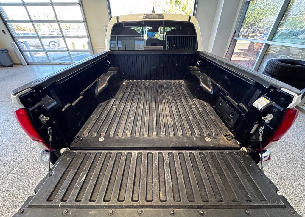 Used 2021 Toyota Tacoma SR5 AWD/4WD image 57