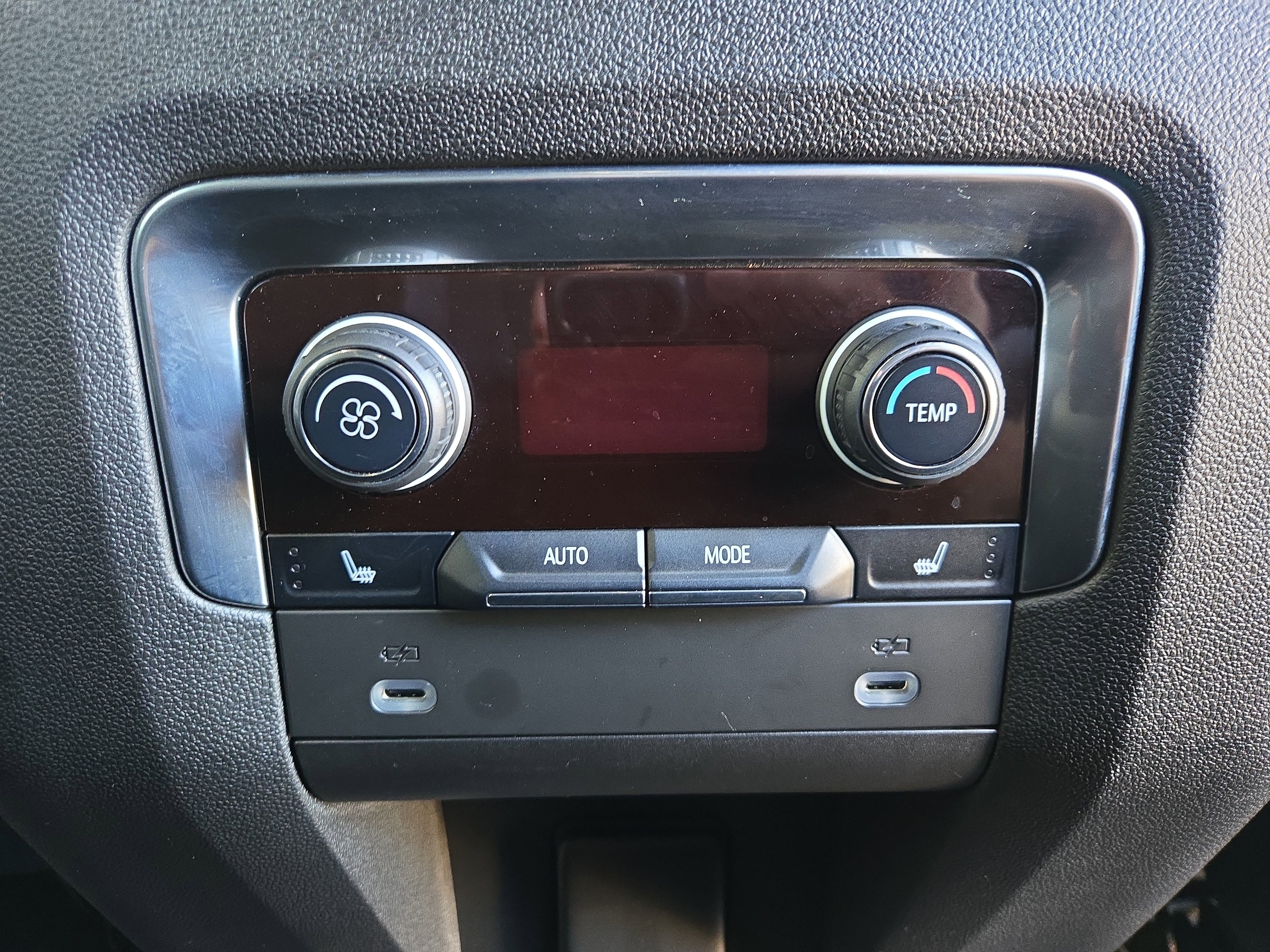 Used 2021 Chevrolet Tahoe High Country w/ Premium Package image 32