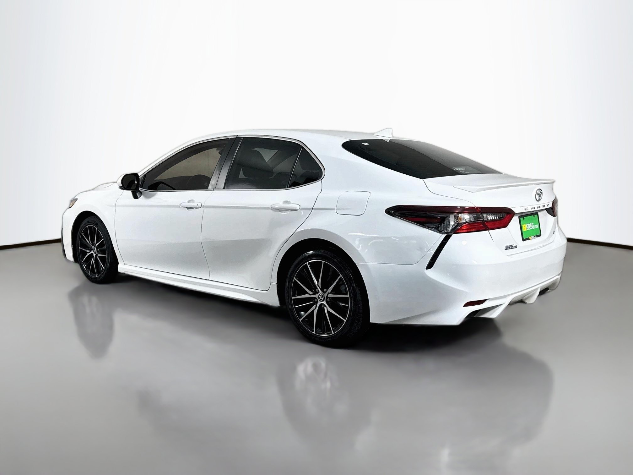 Used 2023 Toyota Camry SE FWD image 7