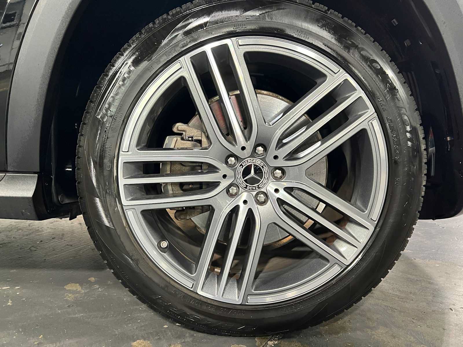 Used 2025 Mercedes-Benz GLS 450 4MATIC image 9