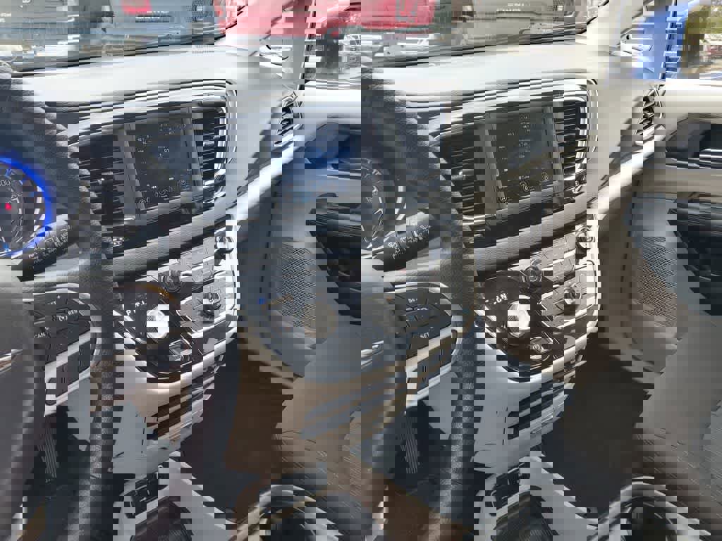 Used 2020 Chrysler Pacifica Touring w/ Tire & Wheel Group image 30