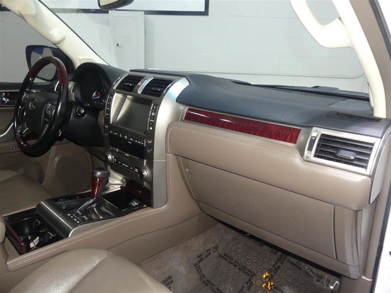 Used 2018 Lexus GX 460 Premium w/ Premium Package image 25