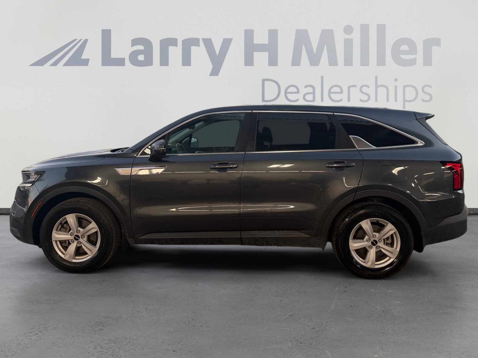 Used 2022 Kia Sorento LX FWD image 2