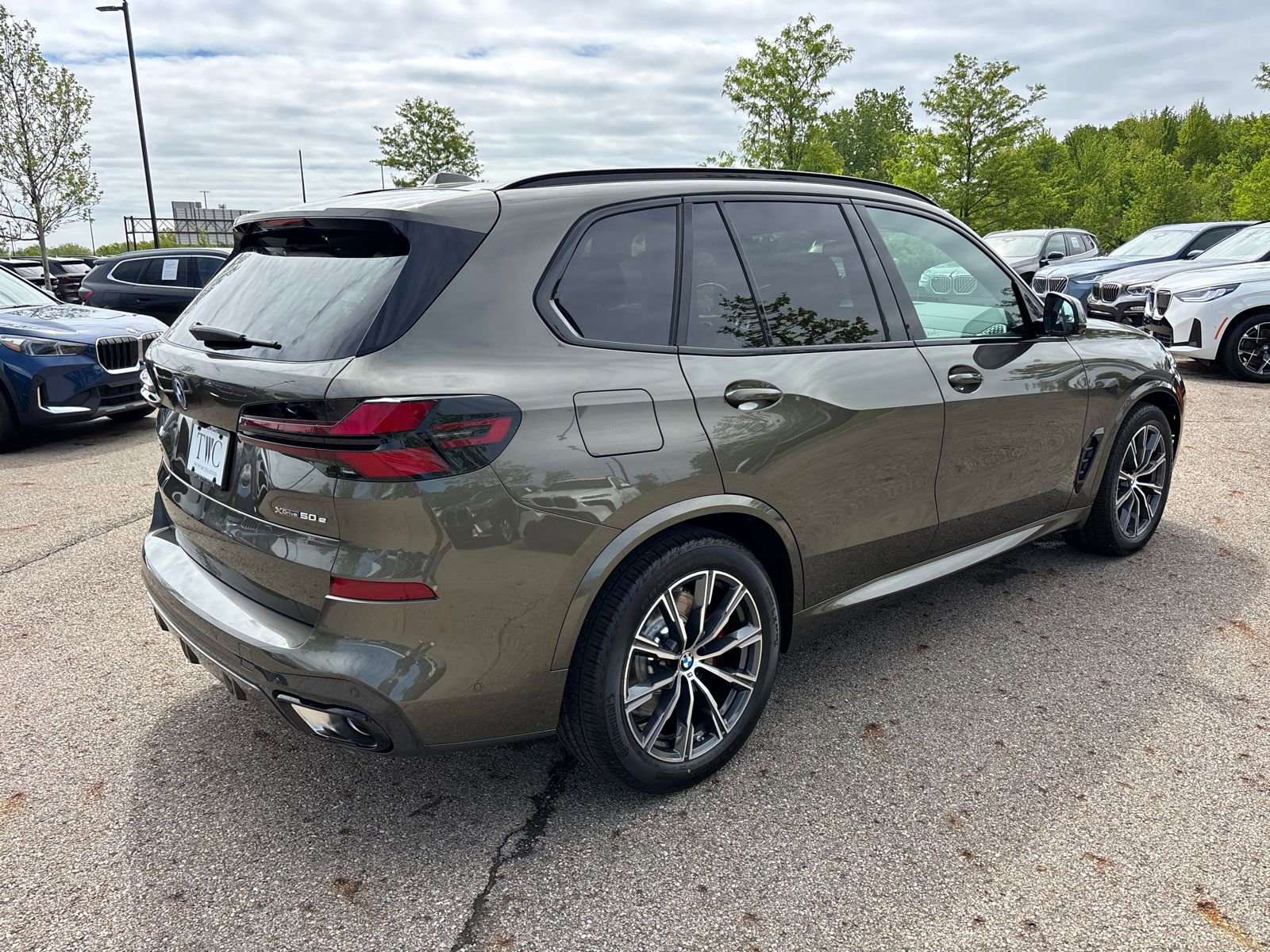New 2026 BMW X5 xDrive50e w/ M Sport Package AWD/4WD image 5