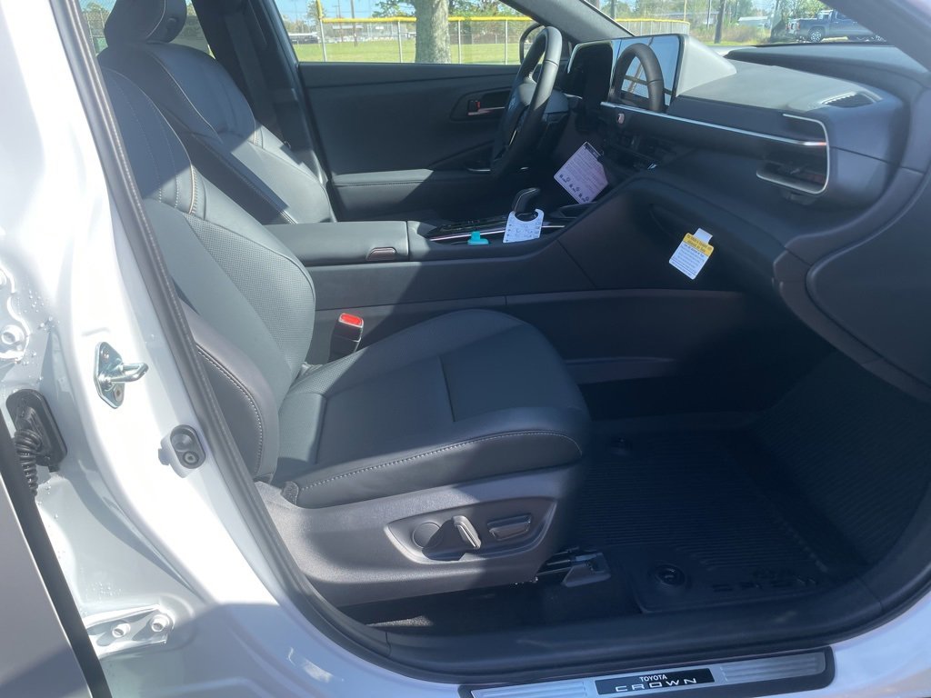 New 2025 Toyota Crown Signia image 15