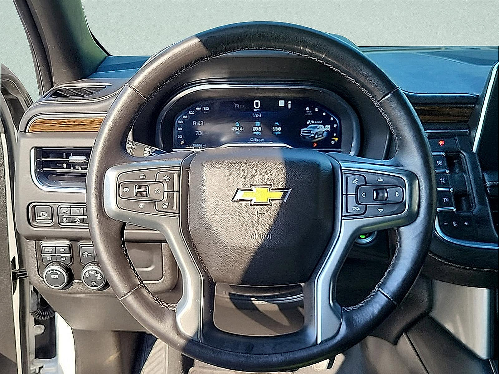 Used 2023 Chevrolet Tahoe Premier AWD/4WD image 18