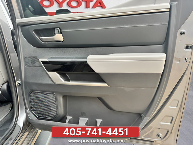 Used 2025 Toyota Tundra Limited AWD/4WD image 32