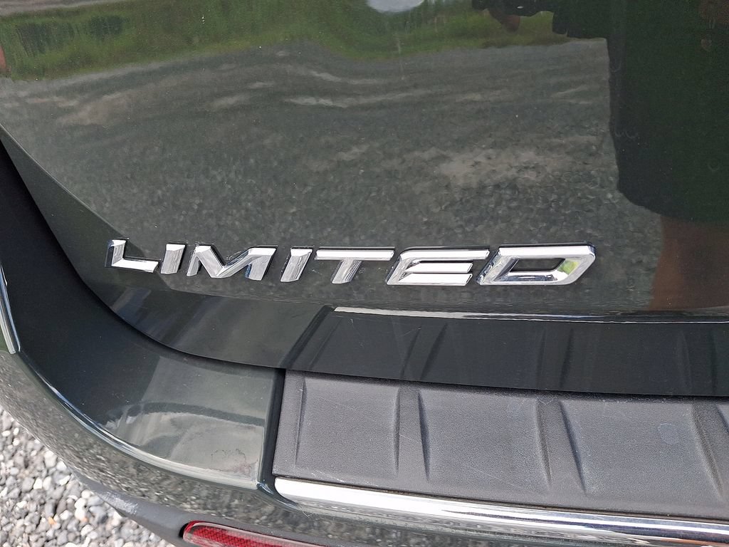 Used 2023 Ford Explorer Limited w/ Equipment Group 301A AWD/4WD image 34