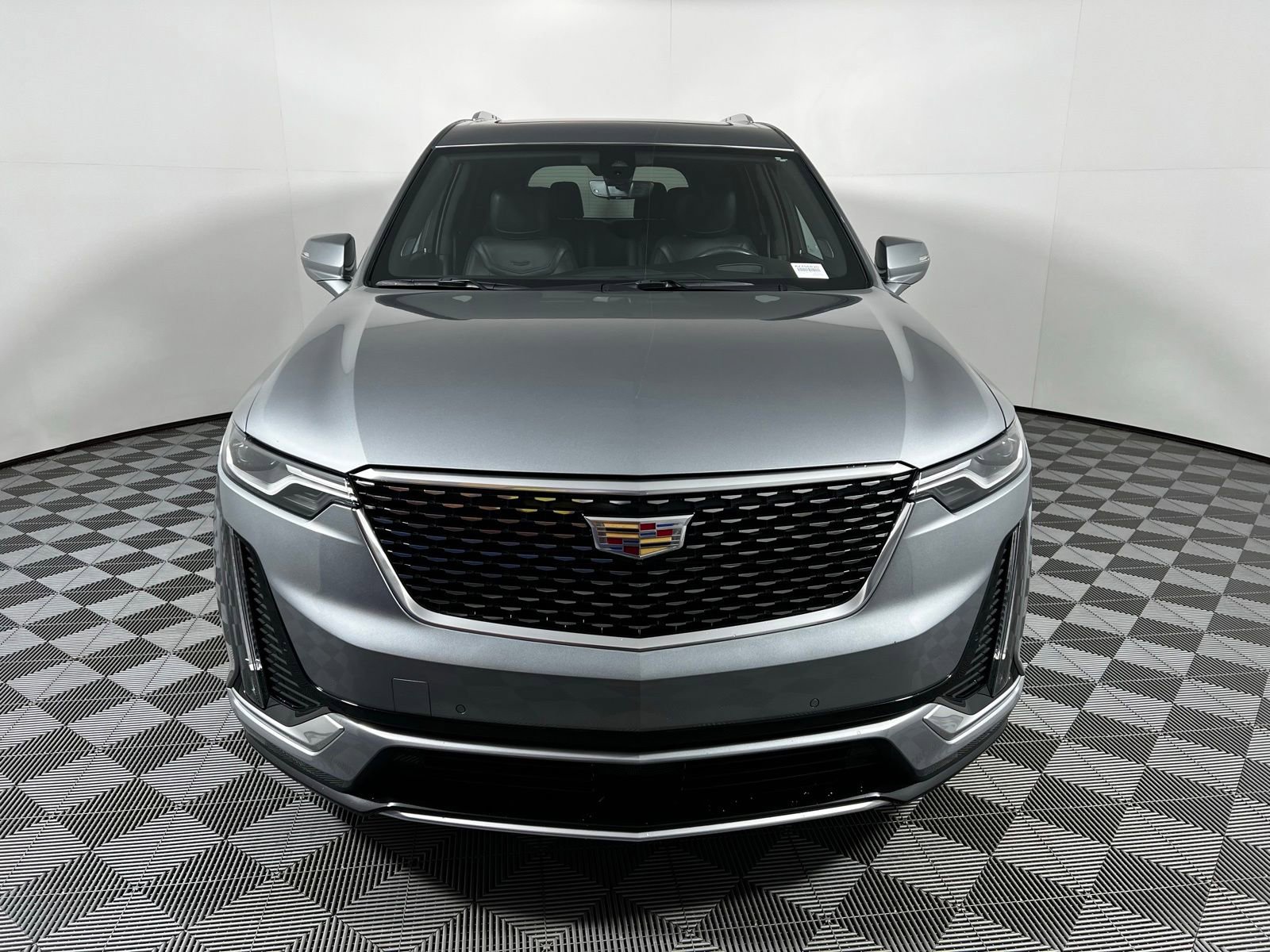 Used 2024 Cadillac XT6 Premium Luxury w/ Technology Package FWD image 2