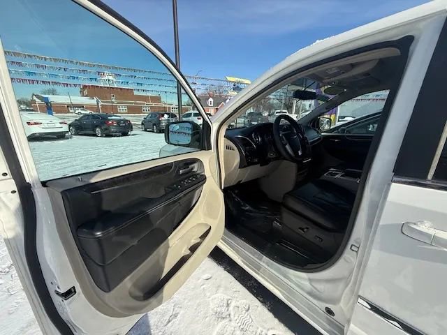 Used 2012 Chrysler Town & Country Touring w/ Entertainment Group #1 image 10