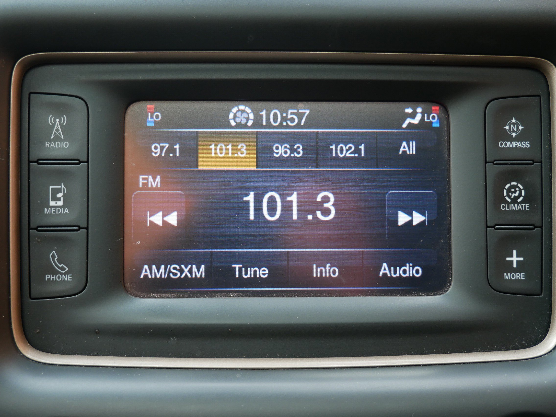 Used 2014 Jeep Grand Cherokee Laredo w/ Security & Convenience Group AWD/4WD image 17