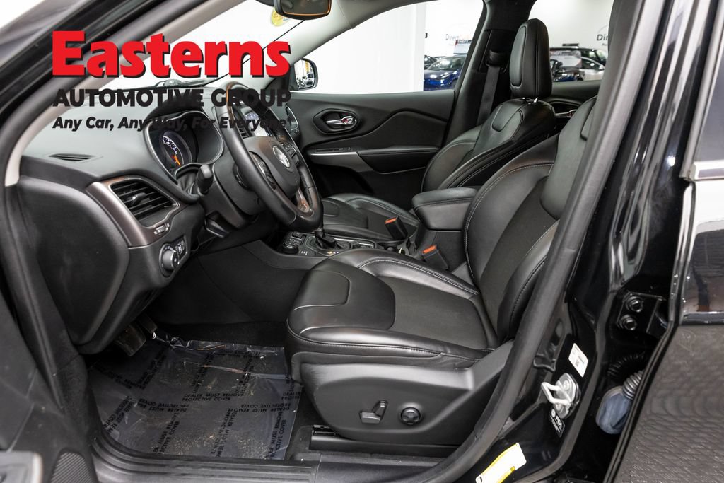 Used 2021 Jeep Cherokee Latitude Plus AWD/4WD image 15