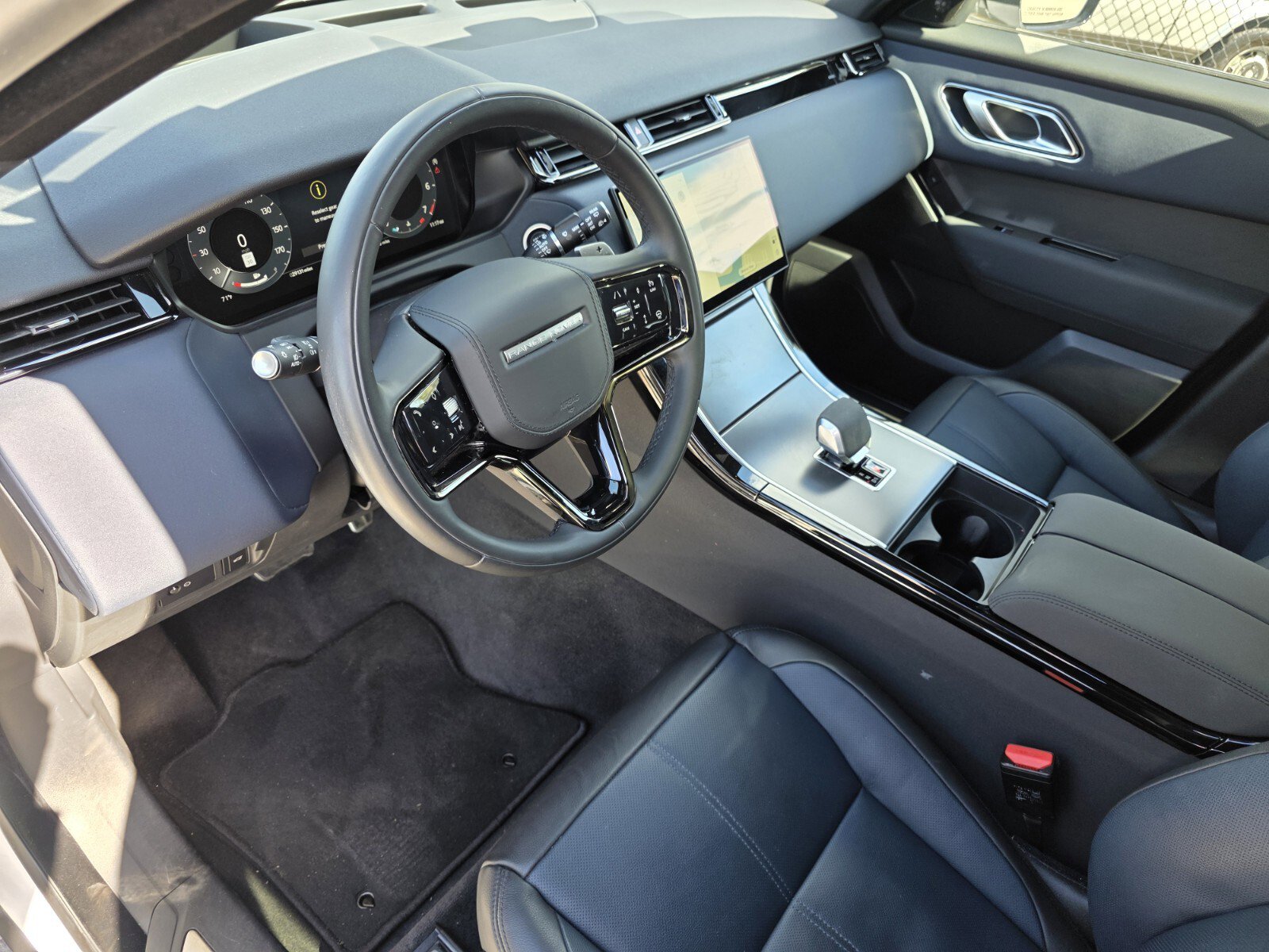 Certified 2024 Land Rover Range Rover Velar Dynamic SE image 11